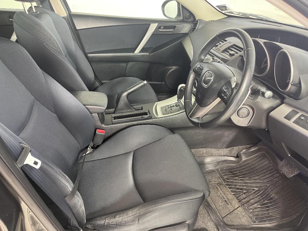 Photo '16' of Mazda Axela Photo '16' of Mazda Axela