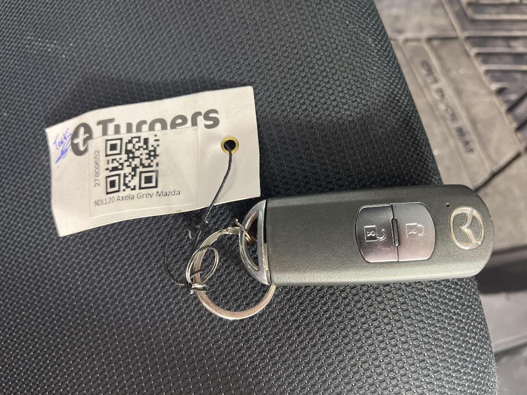 Photo '22' of Mazda Axela Photo '22' of Mazda Axela