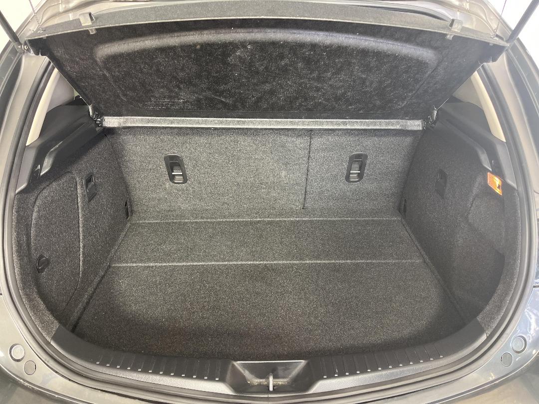 Photo '14' of Mazda Axela Photo '14' of Mazda Axela