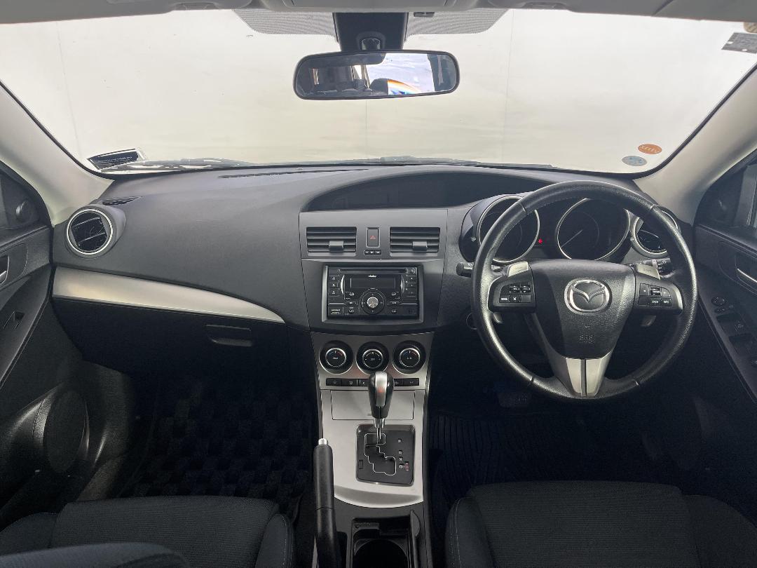 Photo '17' of Mazda Axela Photo '17' of Mazda Axela