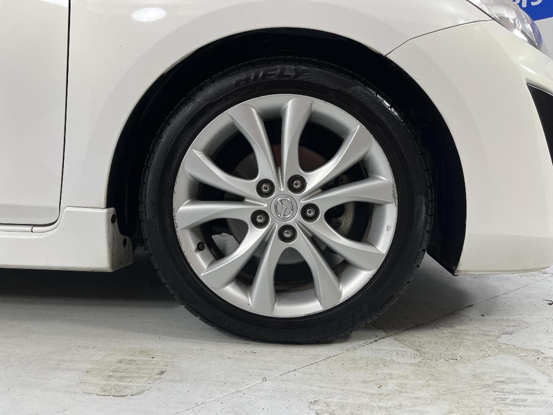 Photo '9' of Mazda Axela Photo '9' of Mazda Axela