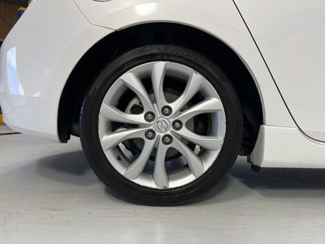 Photo '12' of Mazda Axela Photo '12' of Mazda Axela