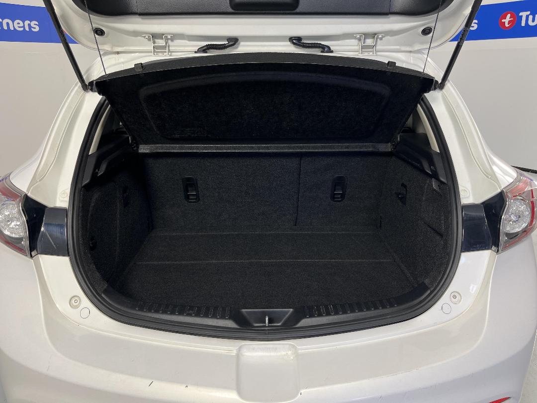 Photo '14' of Mazda Axela Photo '14' of Mazda Axela