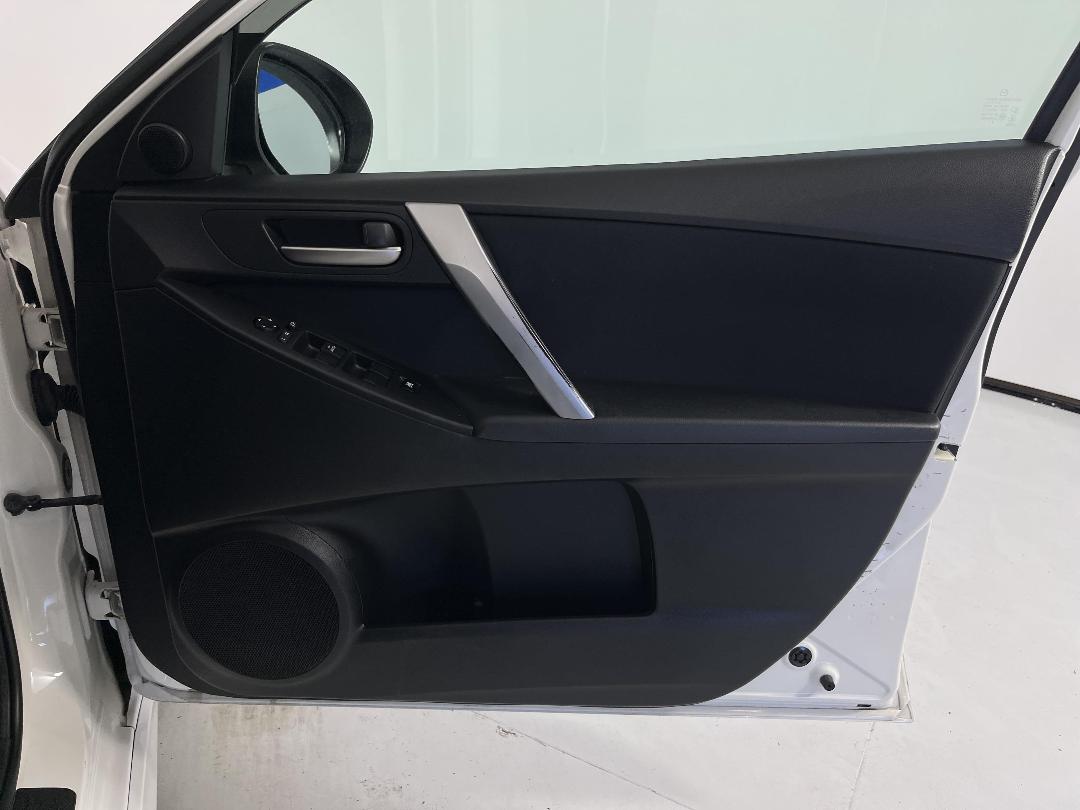 Photo '15' of Mazda Axela Photo '15' of Mazda Axela