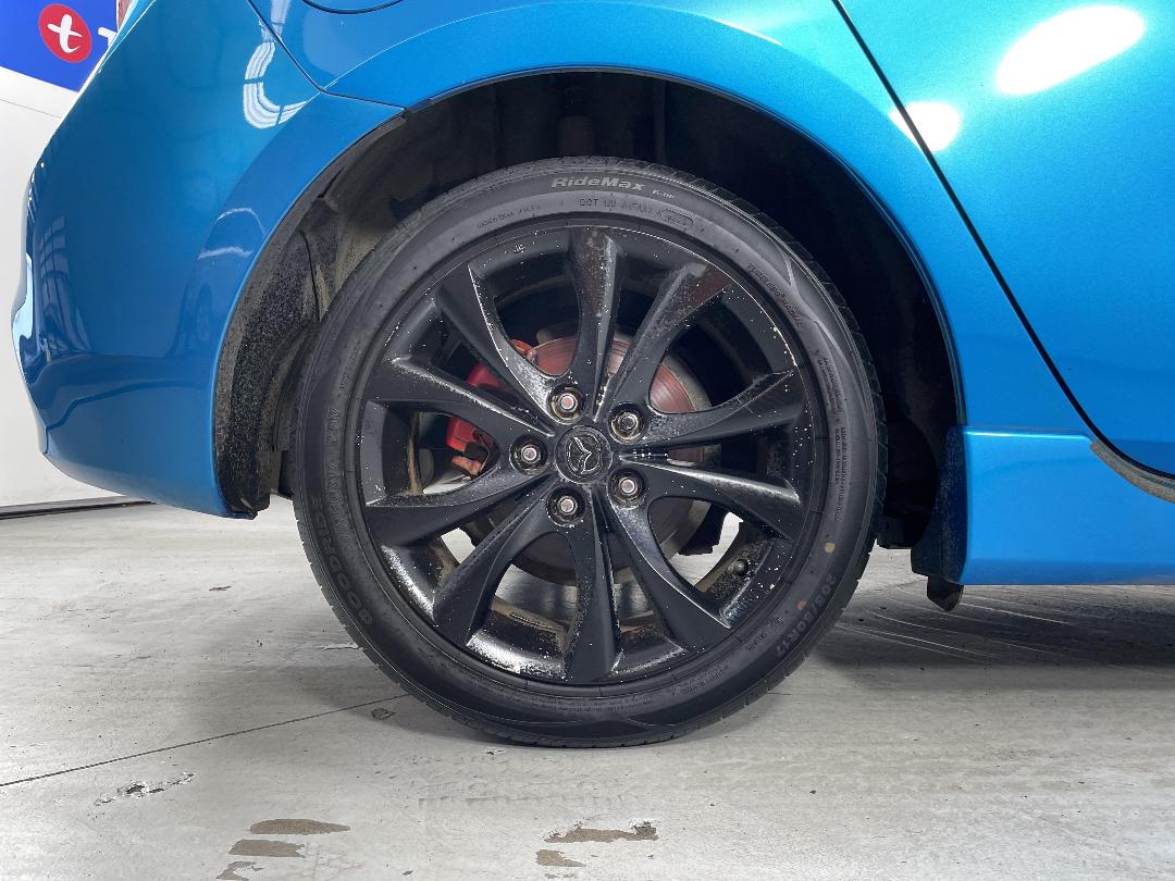 Photo '12' of Mazda Axela