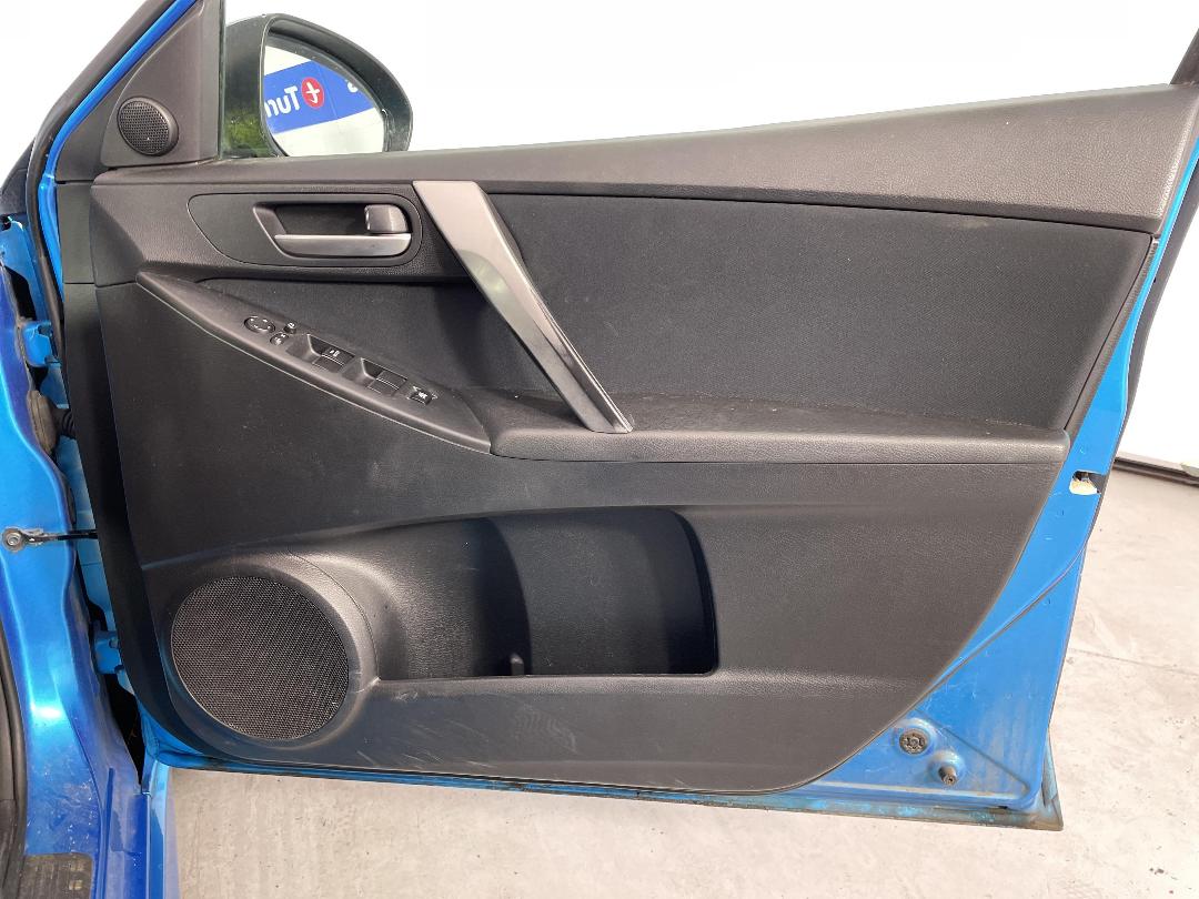 Photo '15' of Mazda Axela