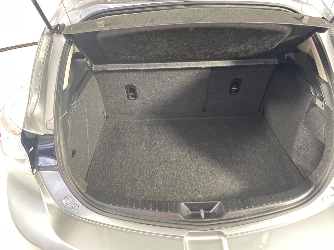 Photo '14' of Mazda Axela Photo '14' of Mazda Axela