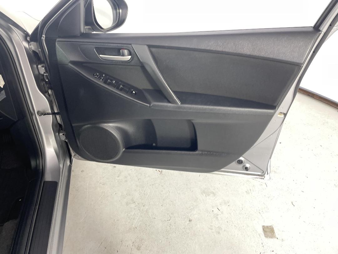 Photo '15' of Mazda Axela Photo '15' of Mazda Axela