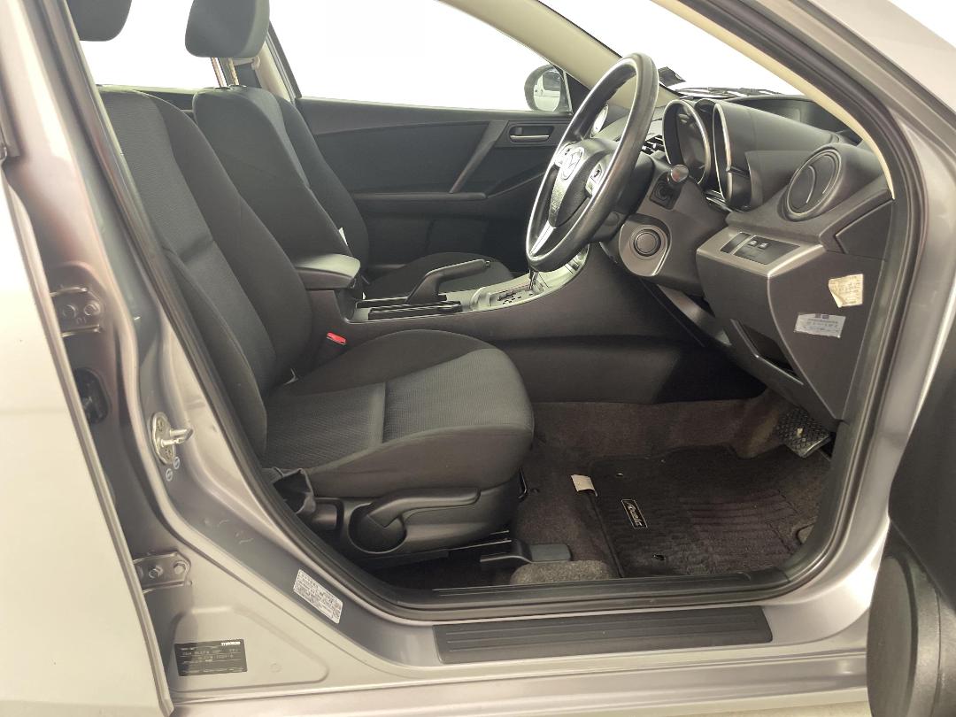 Photo '16' of Mazda Axela Photo '16' of Mazda Axela