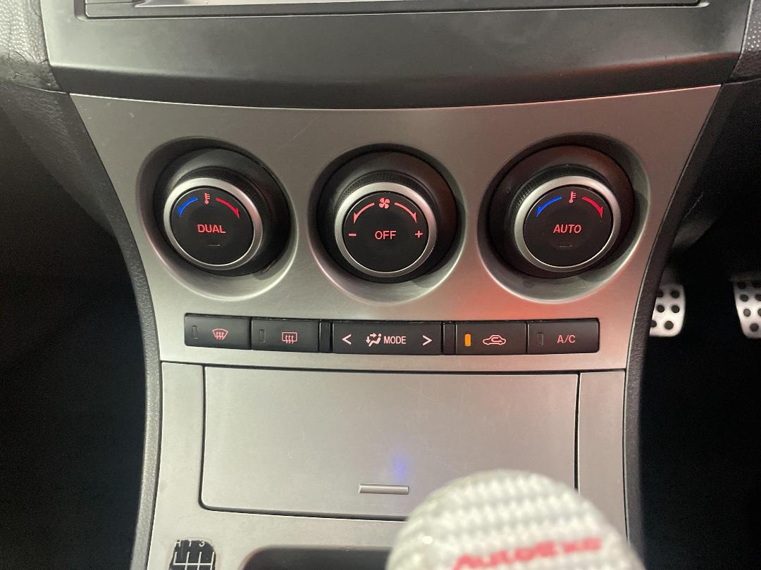 Photo '29' of Mazda Axela