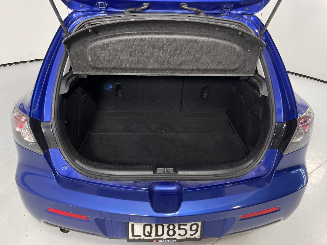 Photo '14' of Mazda Axela Photo '14' of Mazda Axela