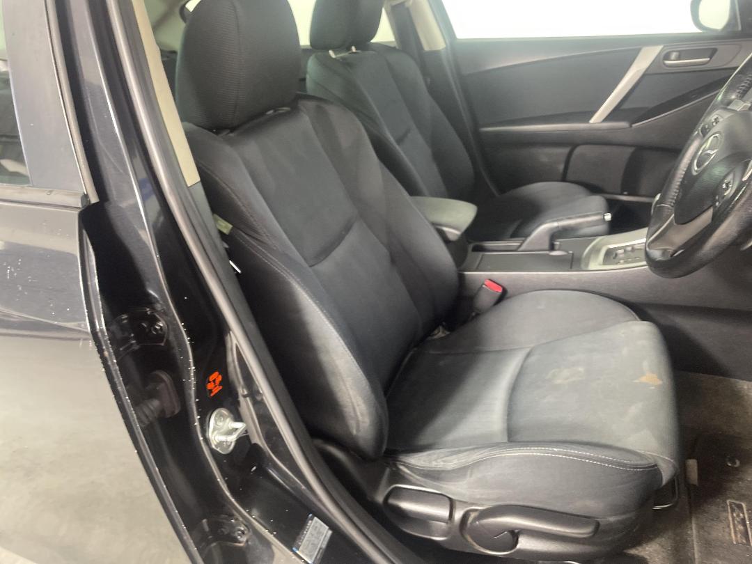 Photo '16' of Mazda Axela