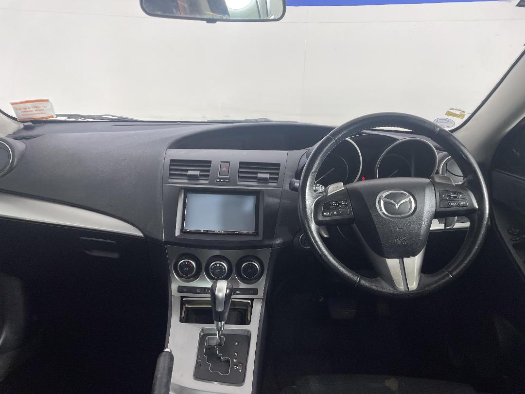 Photo '17' of Mazda Axela