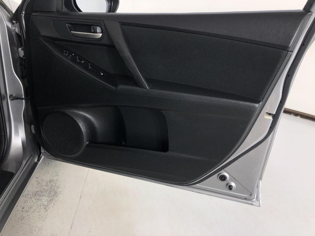 Photo '15' of Mazda Axela