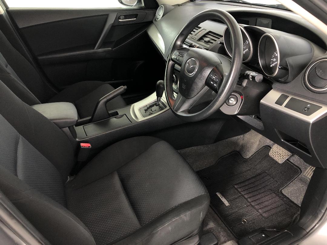 Photo '16' of Mazda Axela