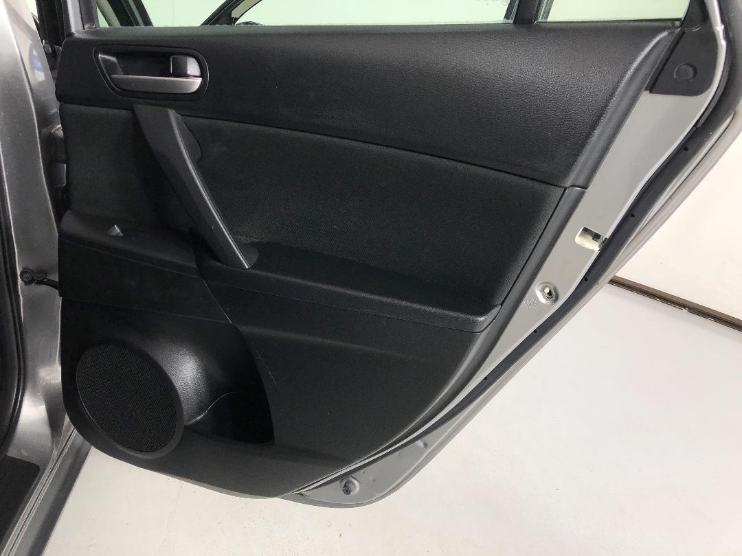 Photo '19' of Mazda Axela