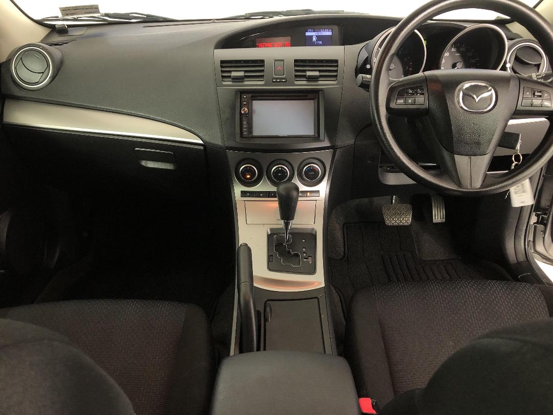 Photo '17' of Mazda Axela