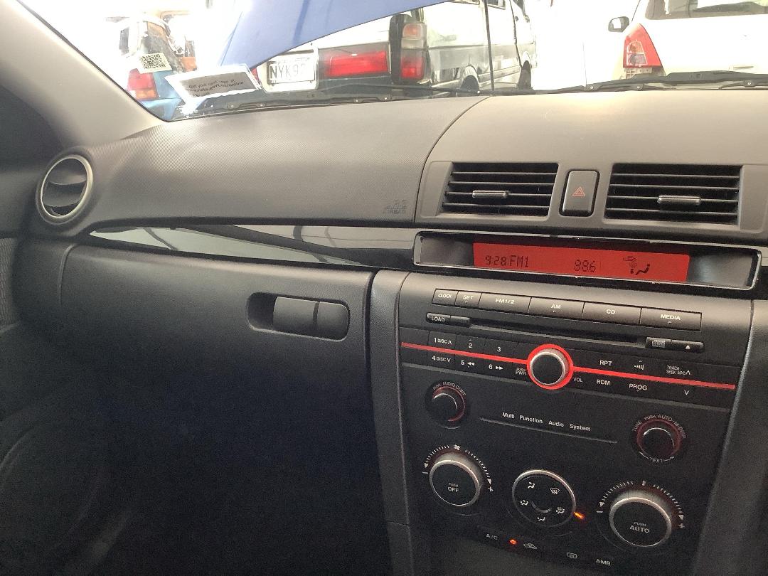 Photo '15' of Mazda Axela Photo '15' of Mazda Axela