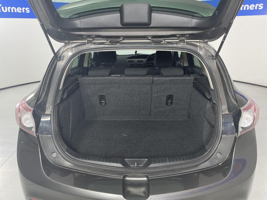 Photo '14' of Mazda Axela