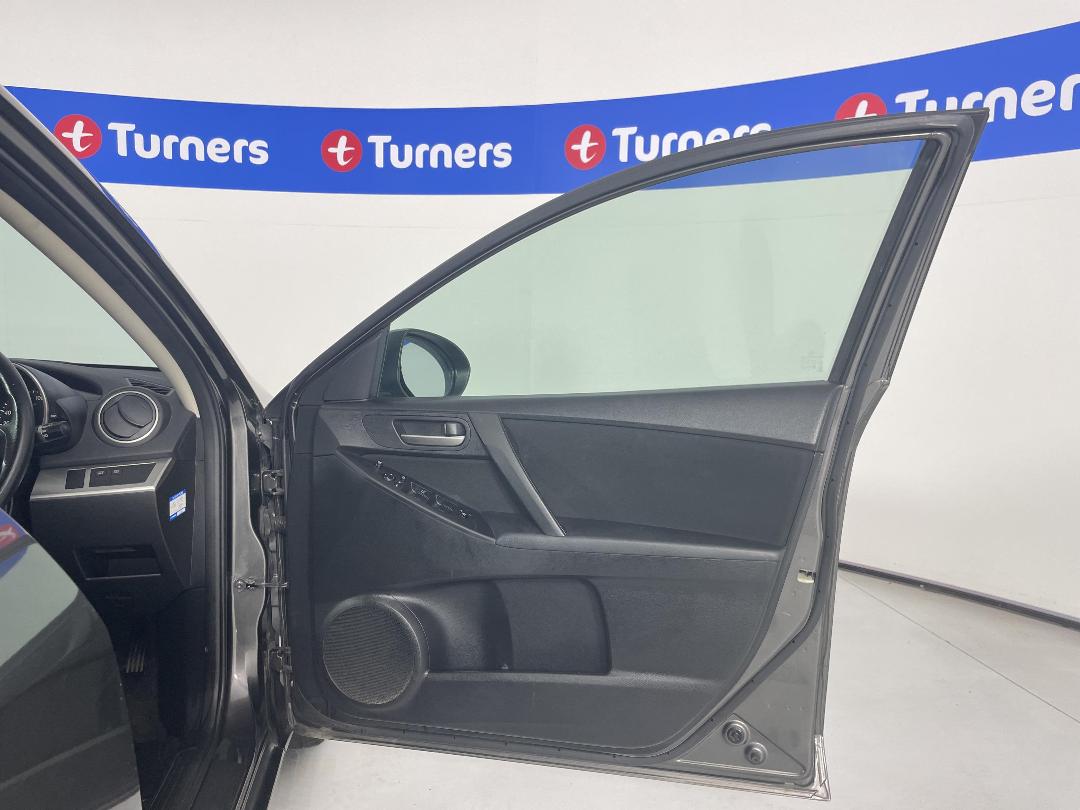 Photo '15' of Mazda Axela