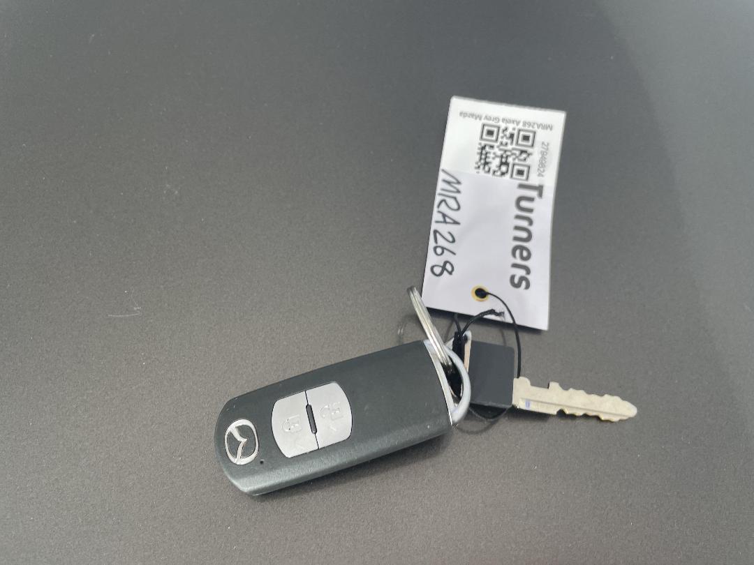 Photo '22' of Mazda Axela