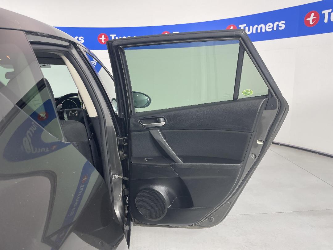 Photo '19' of Mazda Axela