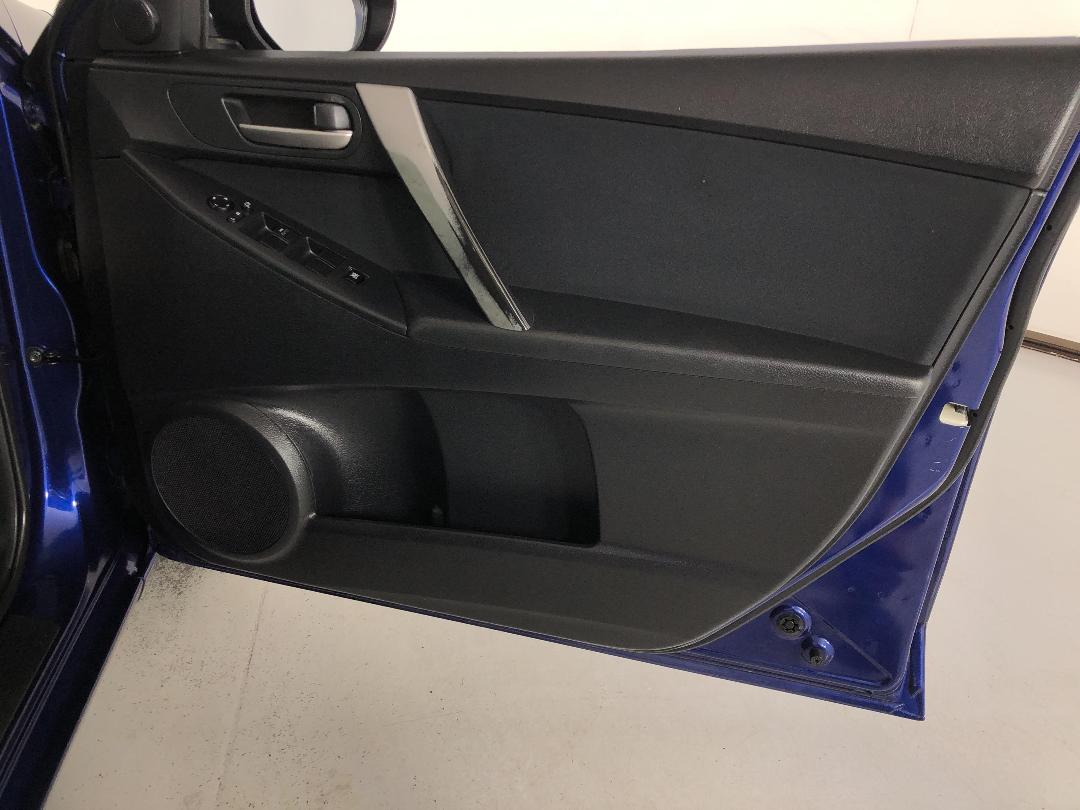 Photo '15' of Mazda Axela Photo '15' of Mazda Axela