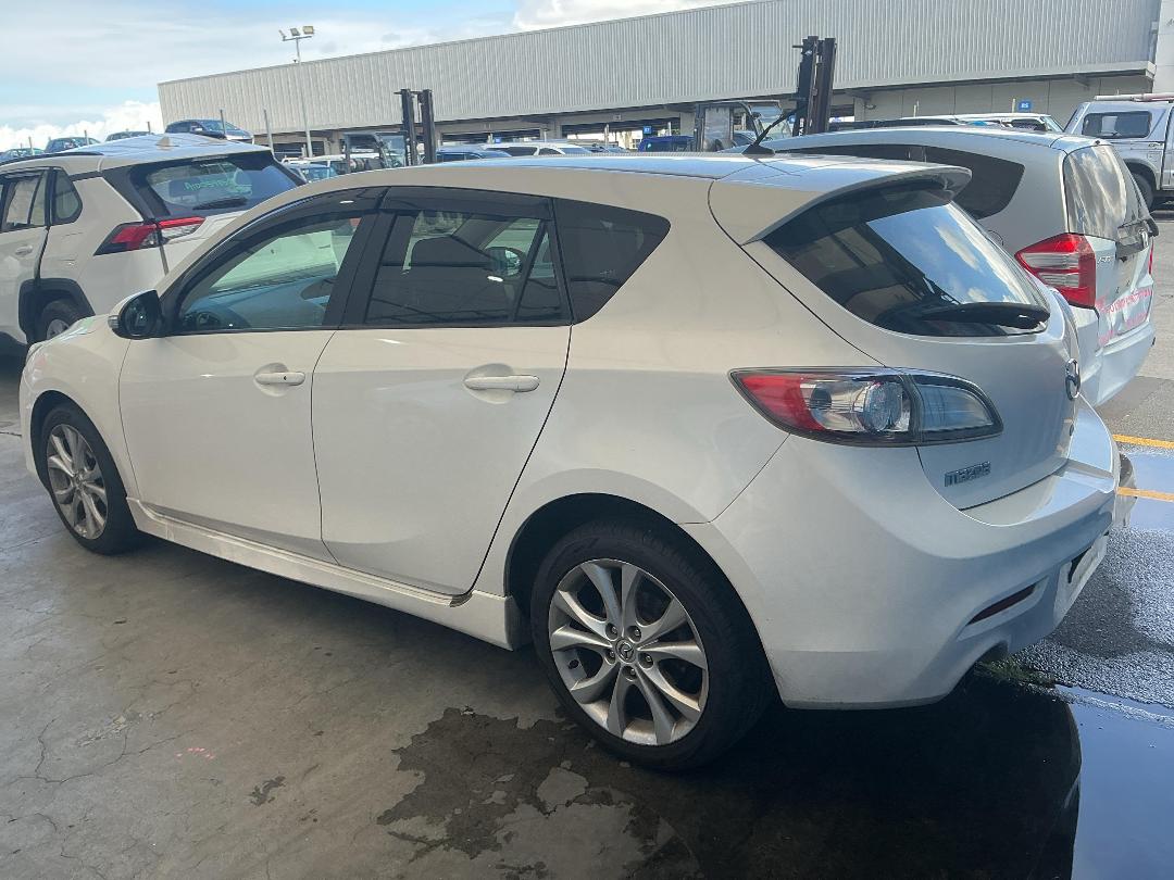 Photo '10' of Mazda Axela