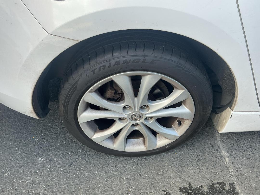 Photo '14' of Mazda Axela