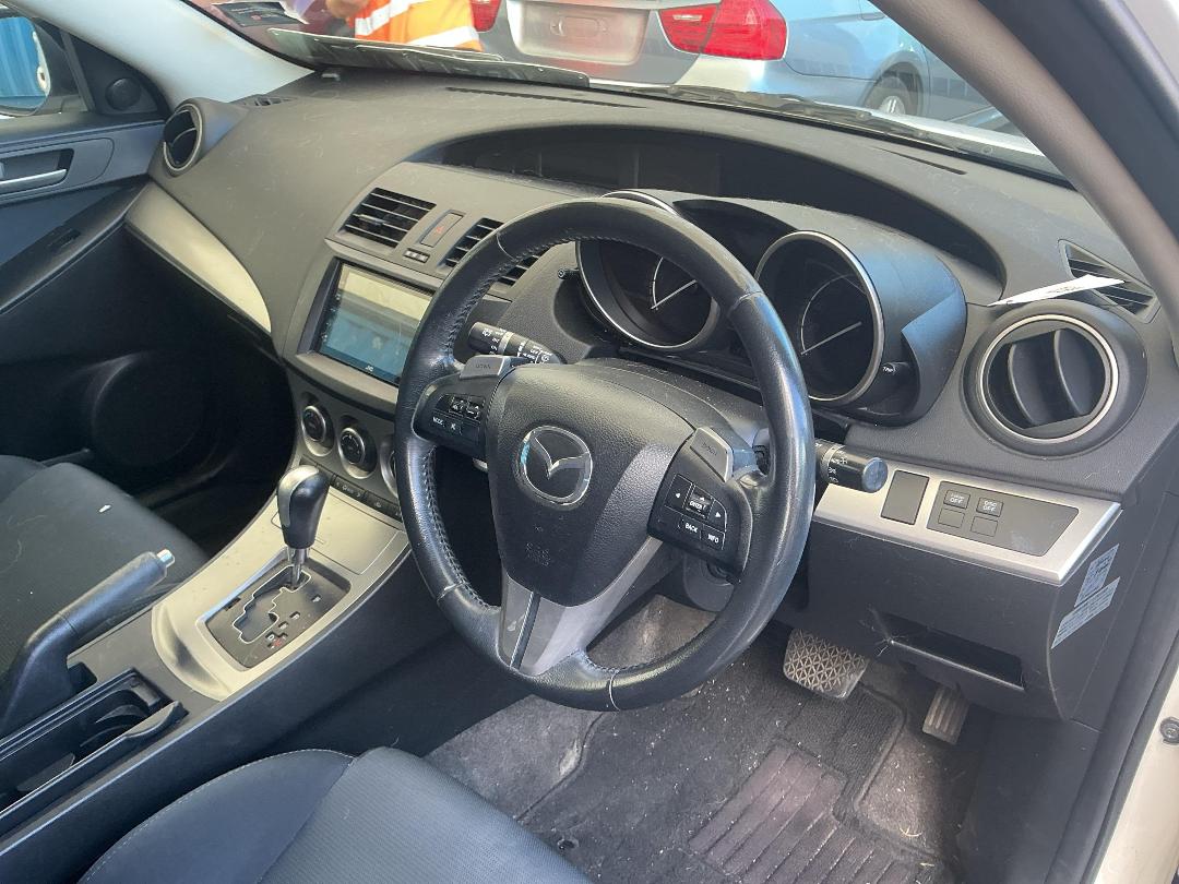 Photo '17' of Mazda Axela