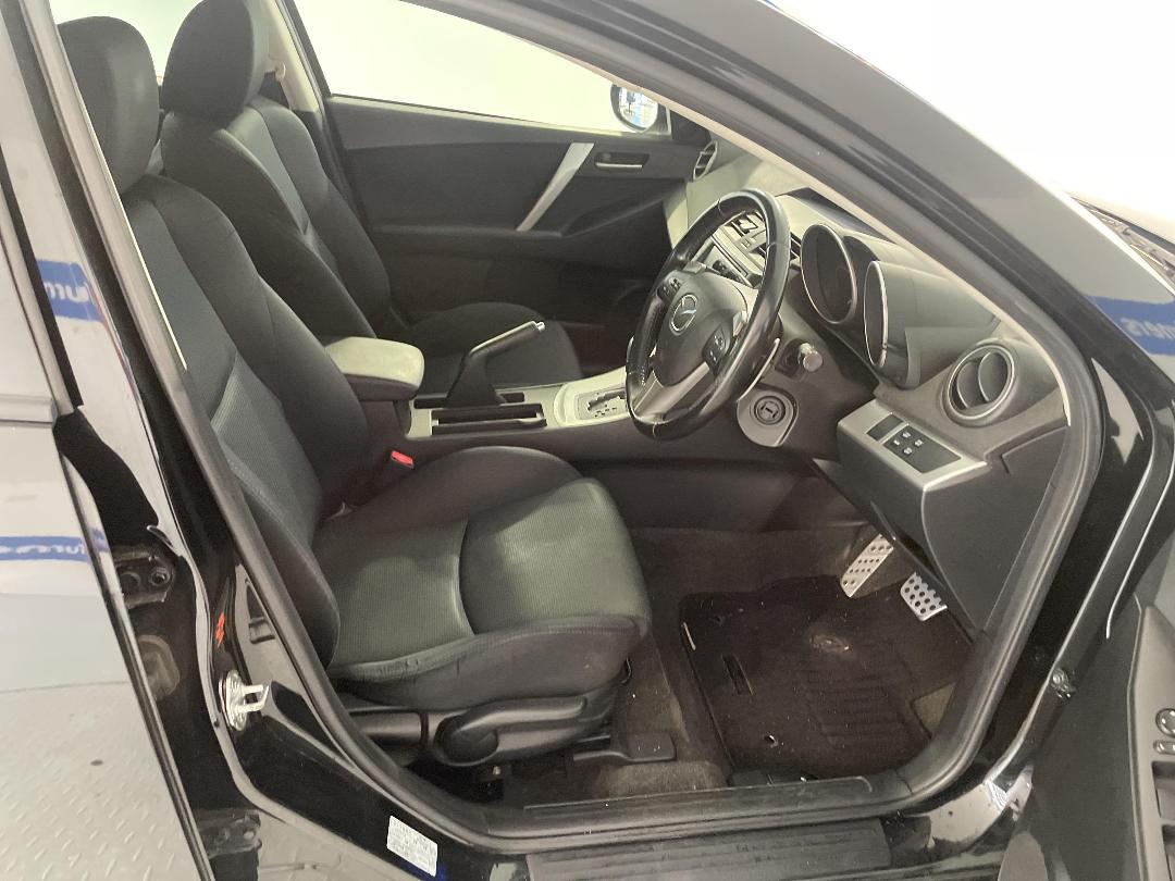 Photo '16' of Mazda Axela