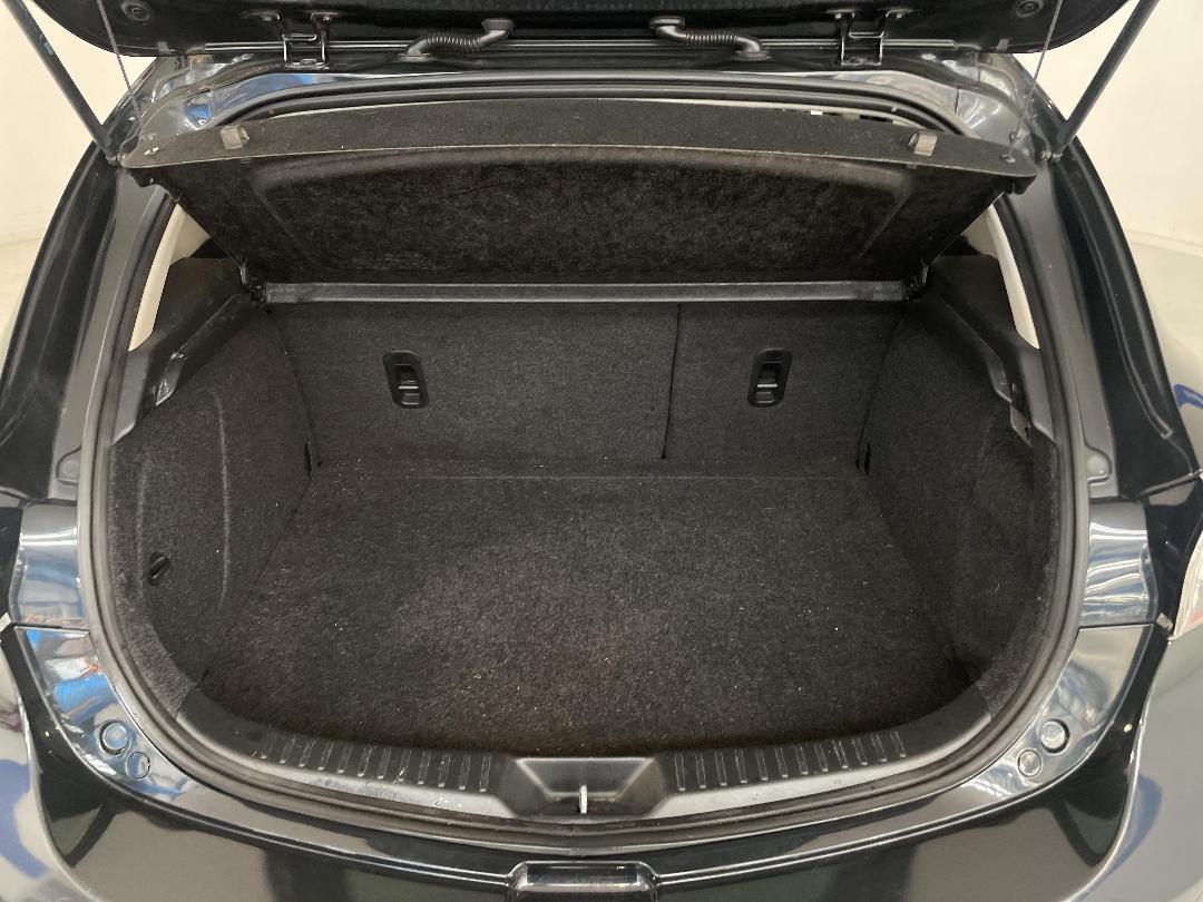 Photo '14' of Mazda Axela