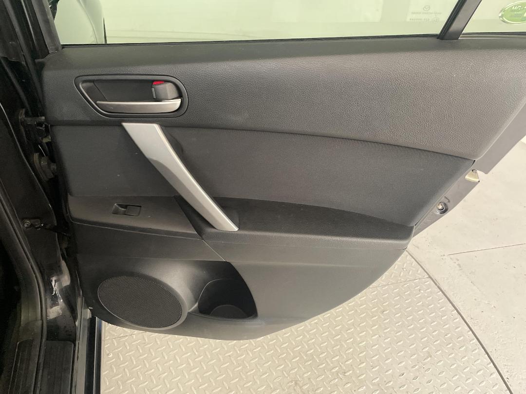 Photo '19' of Mazda Axela