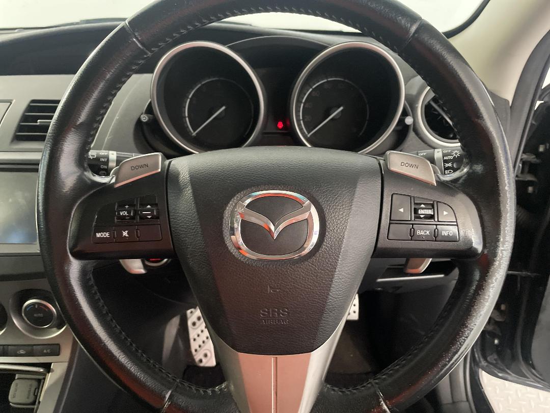 Photo '27' of Mazda Axela