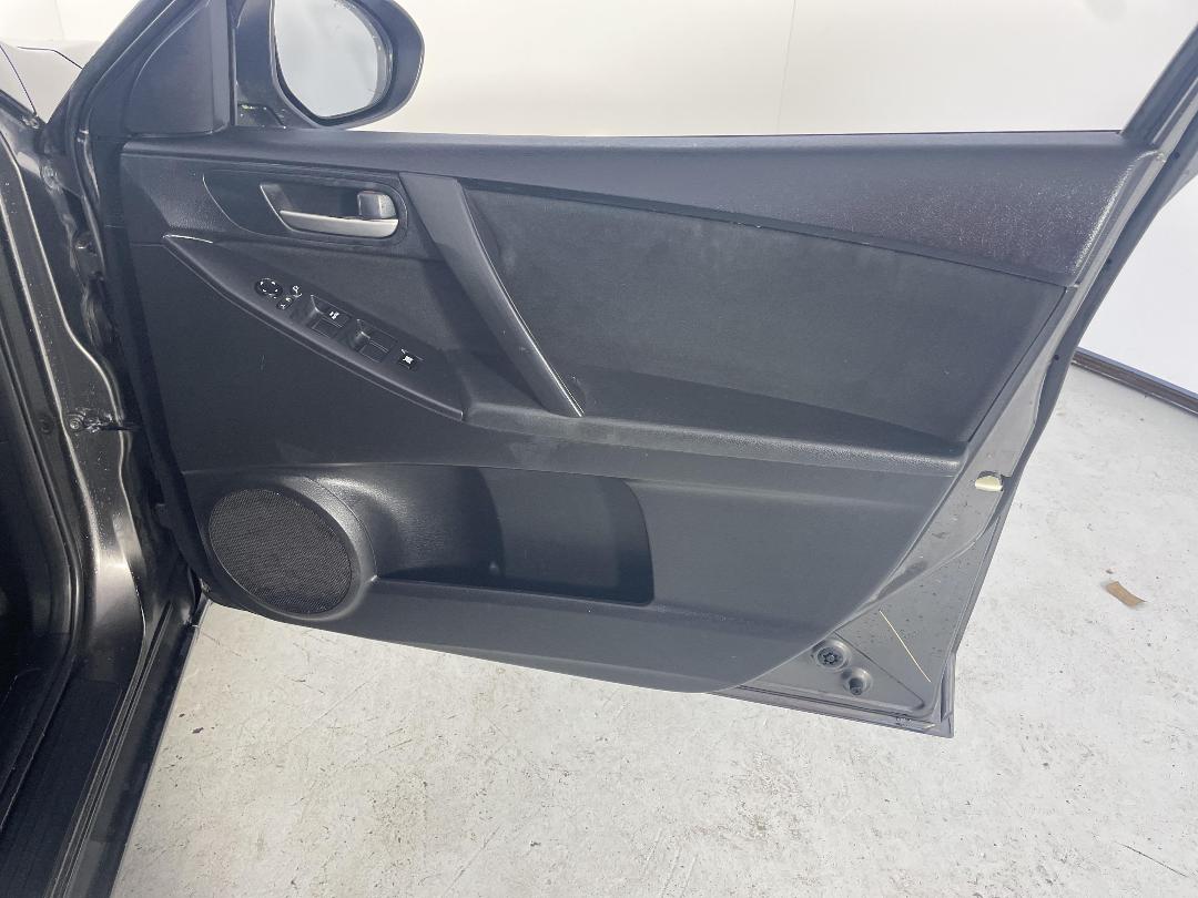 Photo '15' of Mazda Axela