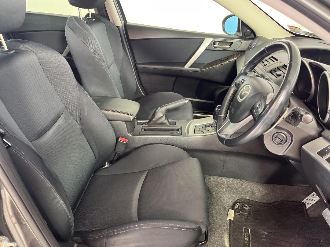 Photo '14' of Mazda Axela