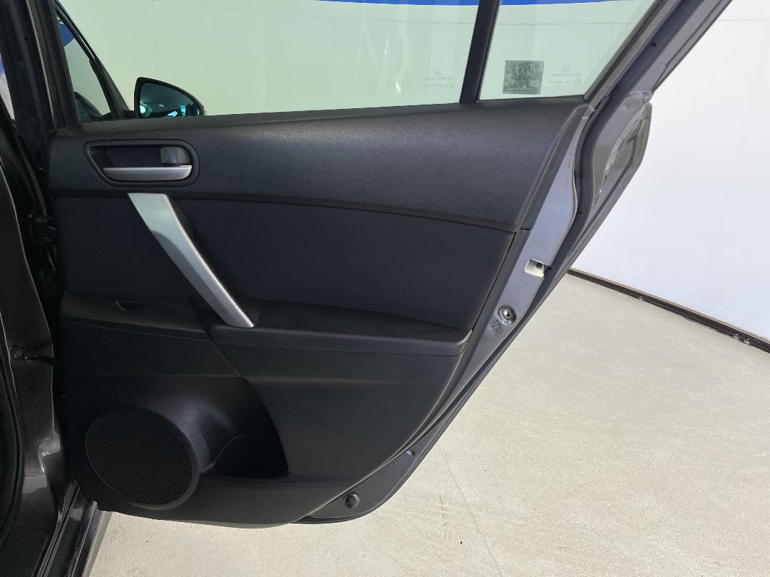 Photo '17' of Mazda Axela