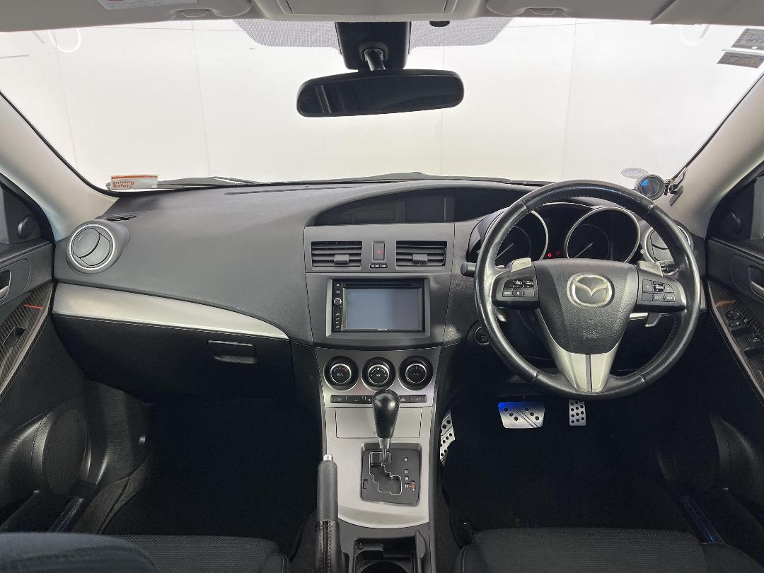 Photo '15' of Mazda Axela