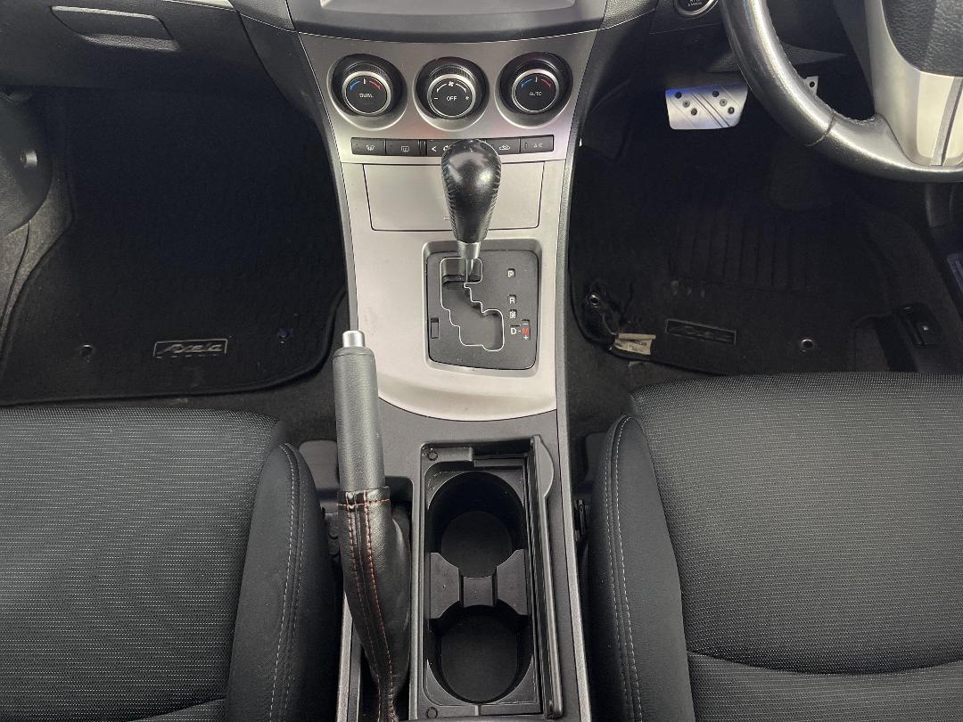 Photo '16' of Mazda Axela