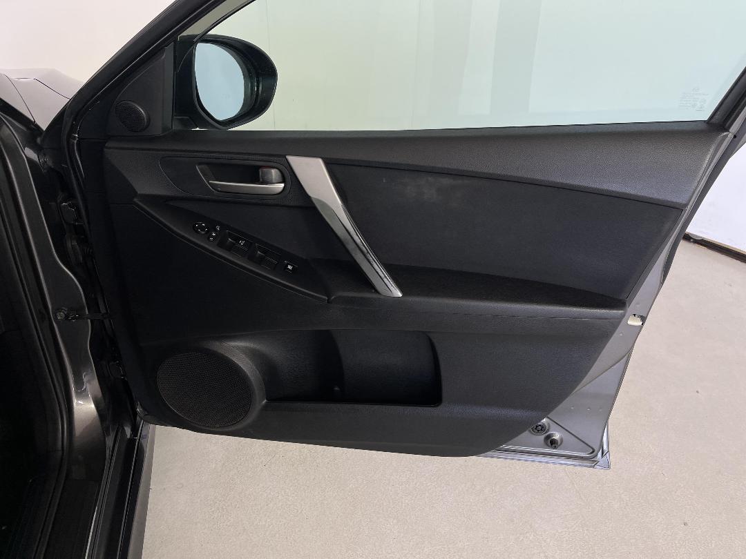 Photo '15' of Mazda Axela