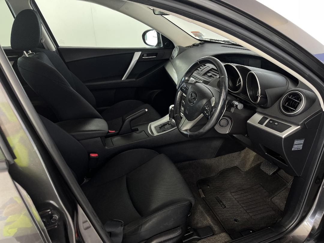 Photo '16' of Mazda Axela