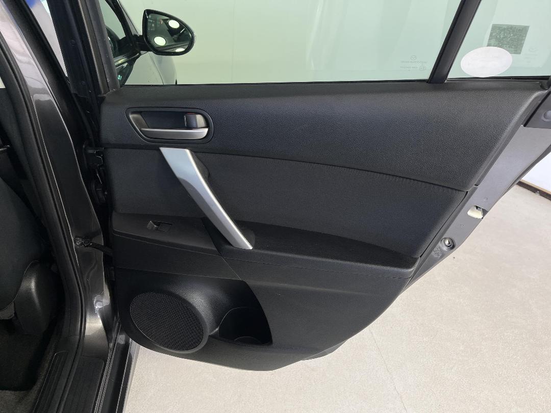 Photo '19' of Mazda Axela