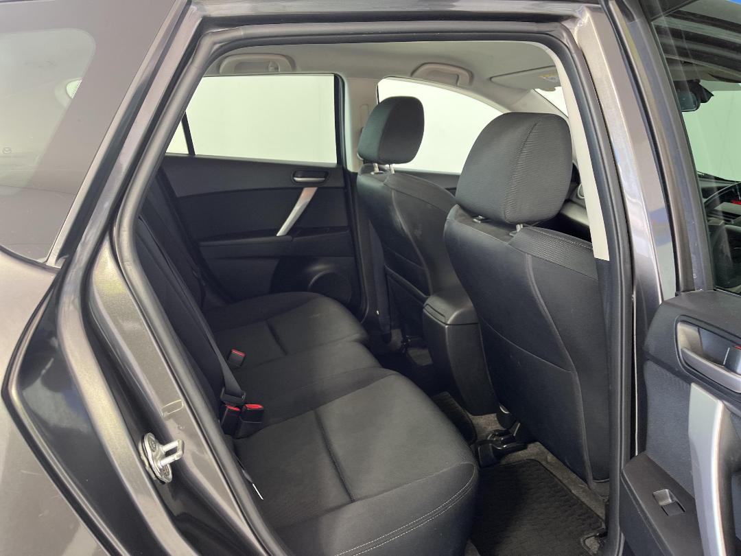 Photo '20' of Mazda Axela