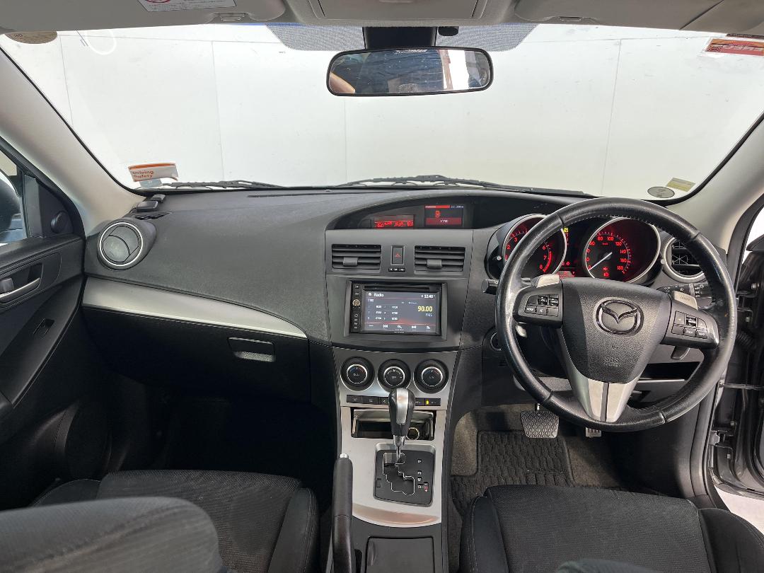 Photo '17' of Mazda Axela