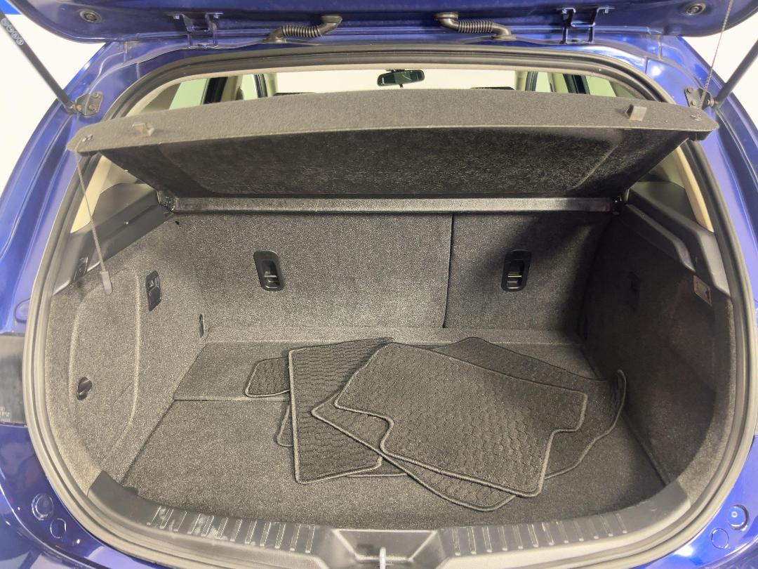 Photo '14' of Mazda Axela Photo '14' of Mazda Axela