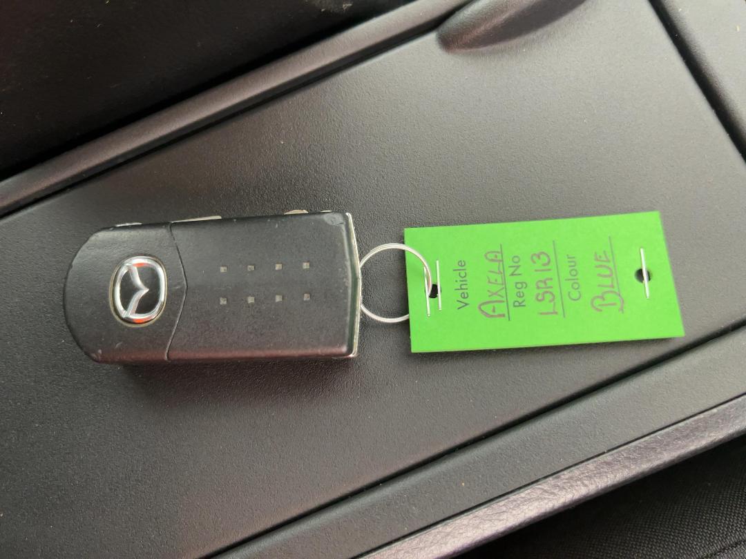 Photo '22' of Mazda Axela Photo '22' of Mazda Axela