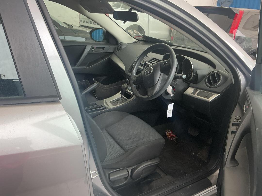 Photo '11' of Mazda Axela