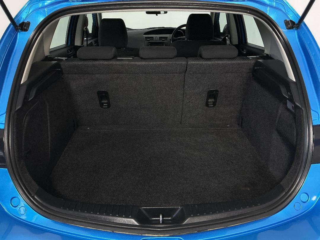 Photo '14' of Mazda Axela Photo '14' of Mazda Axela