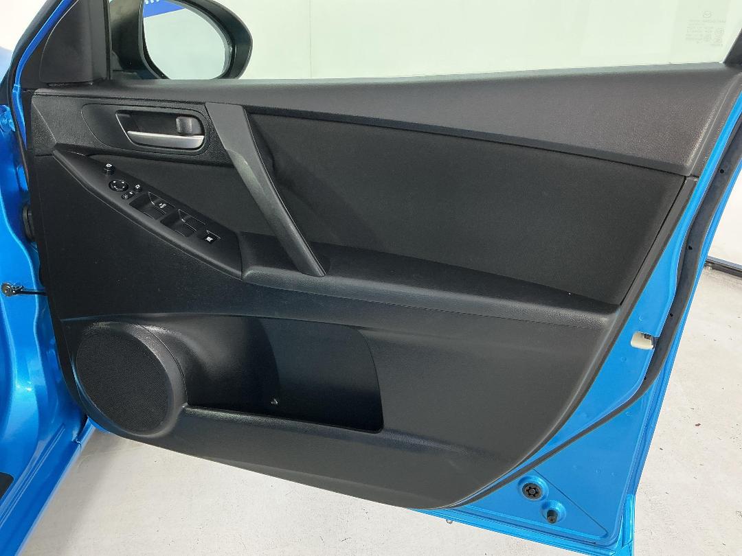 Photo '15' of Mazda Axela Photo '15' of Mazda Axela