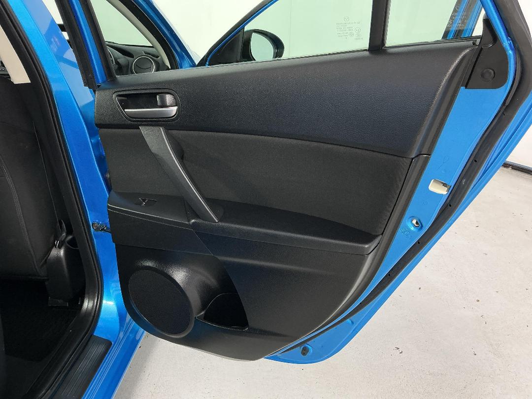 Photo '19' of Mazda Axela Photo '19' of Mazda Axela